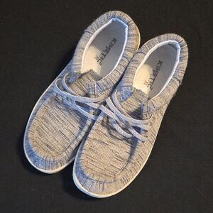 Kinetic Women's Gray Shoe